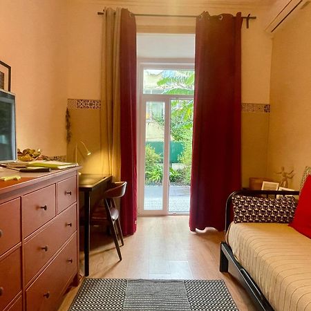 Sunny Orange Garden Apartment In Central Лиссабон Экстерьер фото
