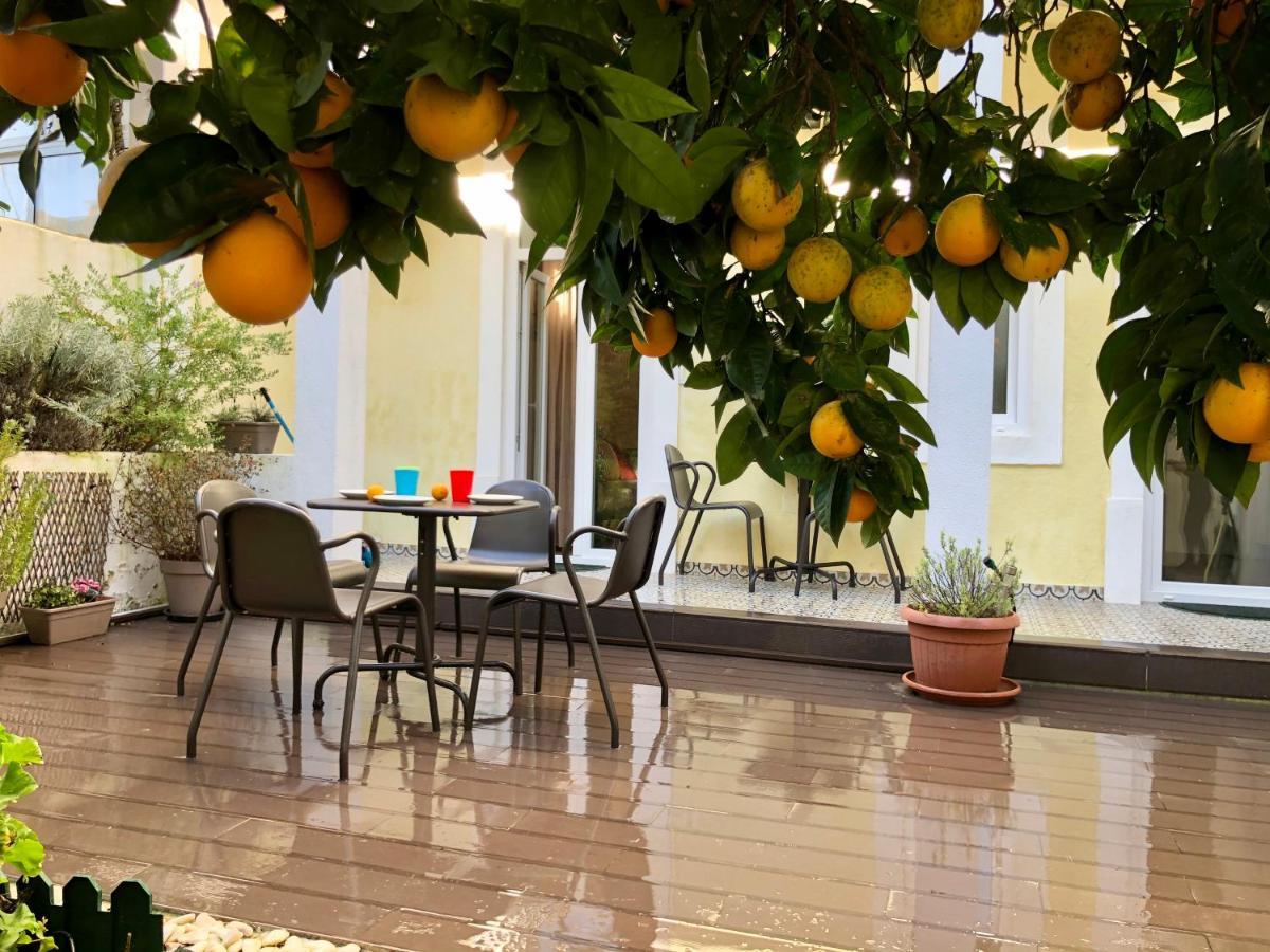 Sunny Orange Garden Apartment In Central Лиссабон Экстерьер фото