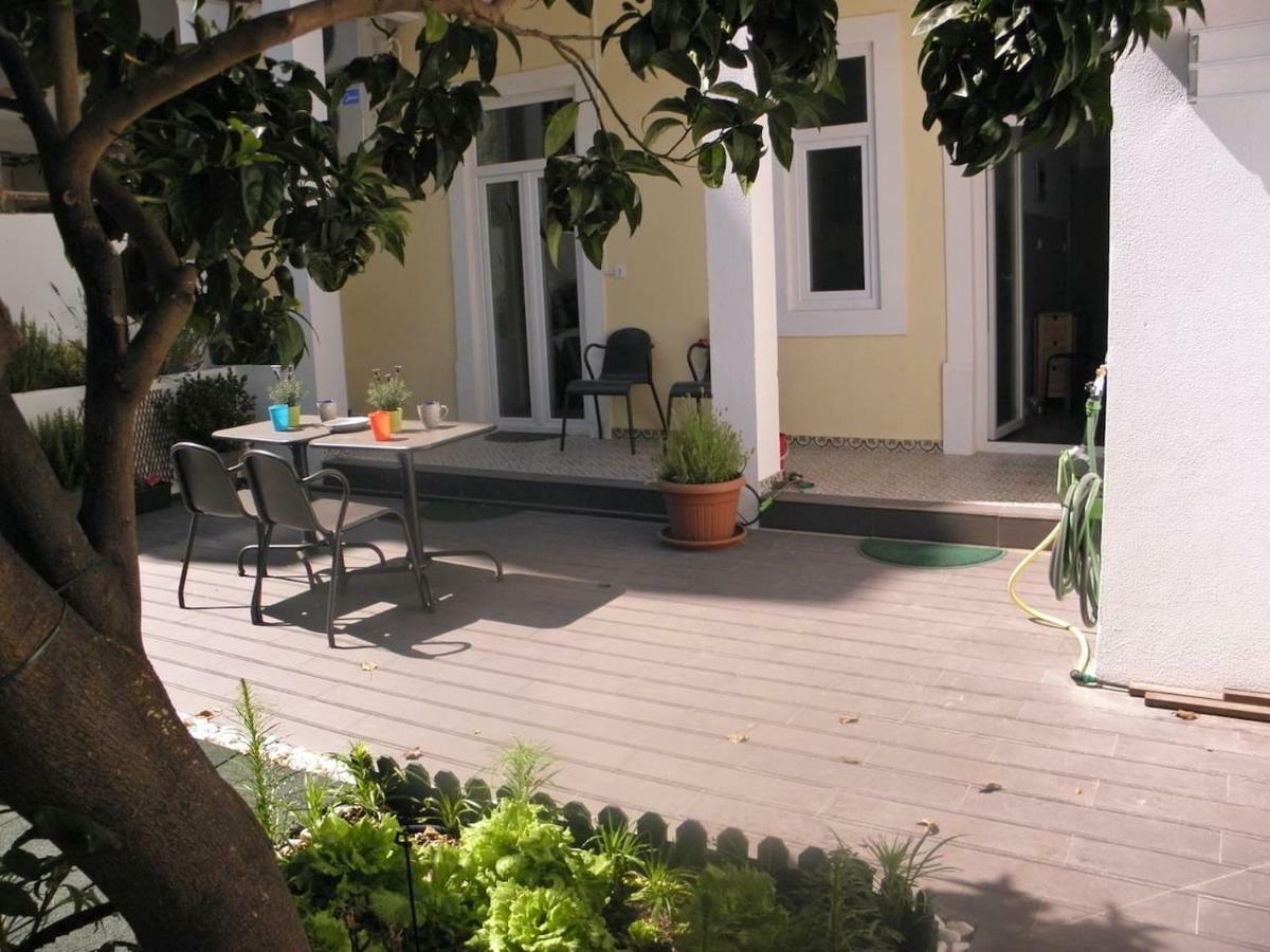 Sunny Orange Garden Apartment In Central Лиссабон Экстерьер фото